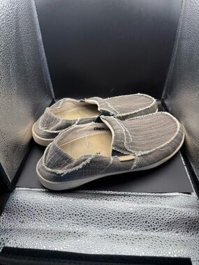 Casual Men's Gray Slip-On Loafers with Frayed Canvas Upper